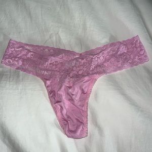 NWT Hanky Panky Mid Rise Lace Trim Thong